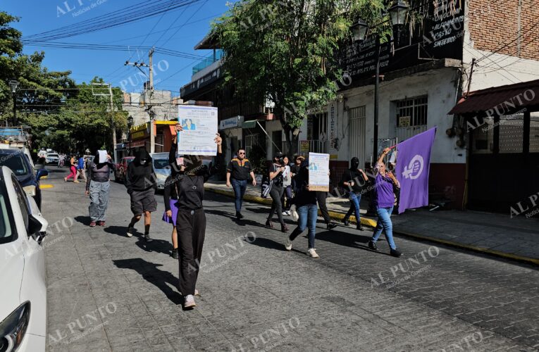 Marchan en Chilpancingo para exigir la aparición de adolescente desaparecida