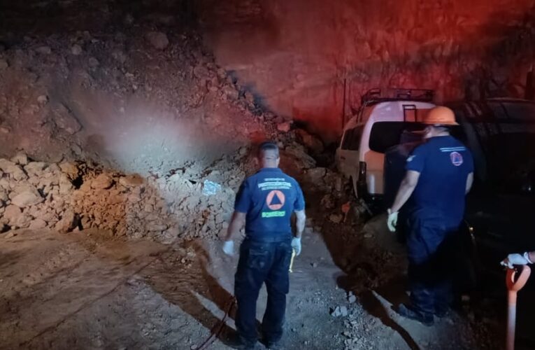 Mueren dos menores y una adulta por derrumbe que sepultó su casa