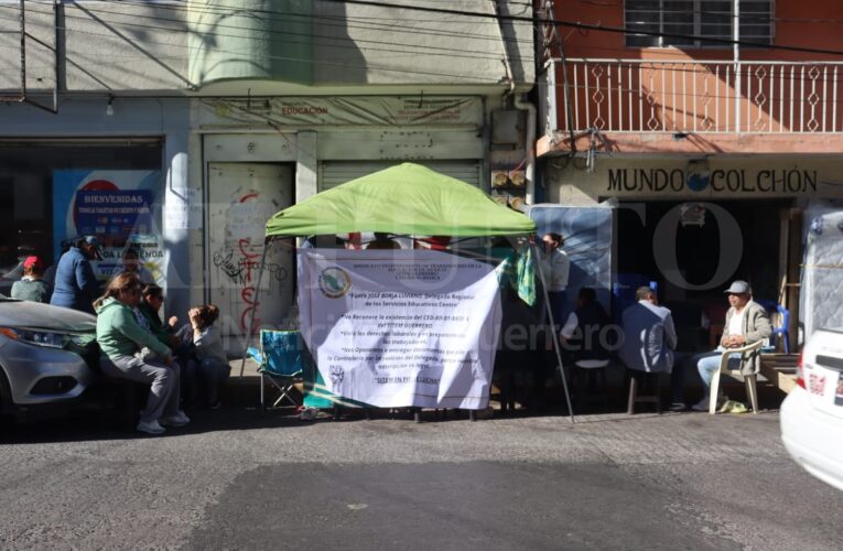 Maestros de la CETEG y SITEM toman oficinas de la SEG en Chilpancingo