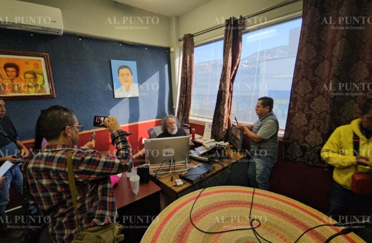 Gobierno federal amenaza con decomisar equipo de Radio Universidad y cortar trasmisiones