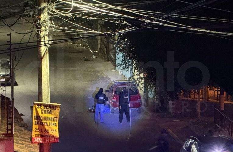 Matan a un joven y dejan heridos a otros dos atrás de Casa Guerrero en Chilpancingo