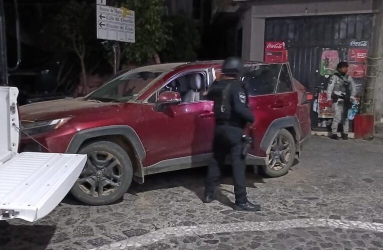 Fuerzas de seguridad enfrentan a civiles armados en Taxco; aseguran una camioneta