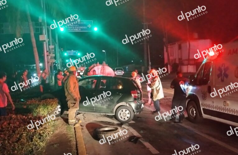 Muere maestro de educación física tras choque automovilístico en el bulevar de Las Naciones, Acapulco
