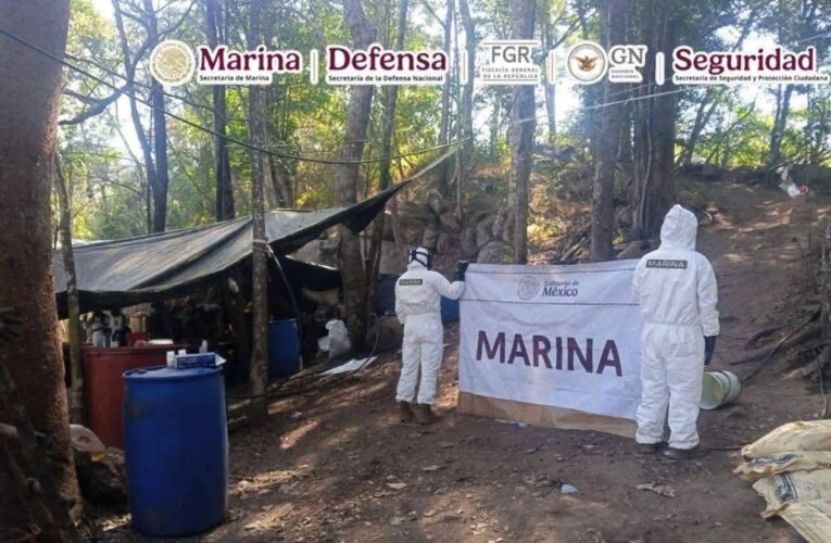 Desmantelan narcolaboratorio y decomisan metanfetamina en Tecpan de Galeana