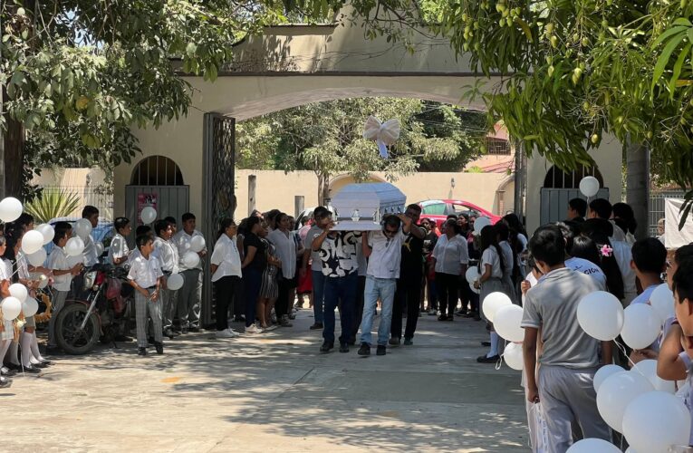 Rinden homenaje de despedida a alumna de la ESFIMA tras fatal accidente en San Jerónimo