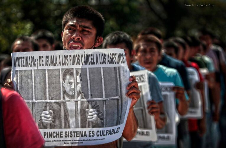 Ordena juez federal al Ejército entregar archivos completos de inteligencia sobre Ayotzinapa