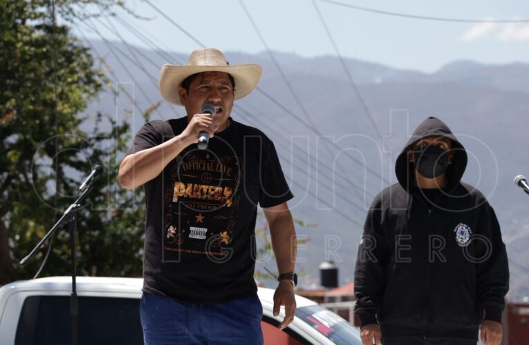 Reprochan ausencia de la UAGro en las luchas sociales, durante mitin por Ayotzinapa