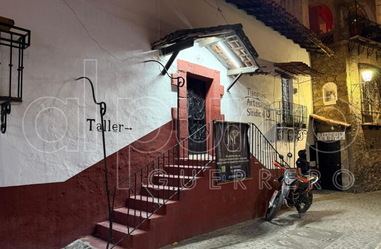 Roban 2 millones de pesos en joyería en asalto a tianguis artesanal en Taxco