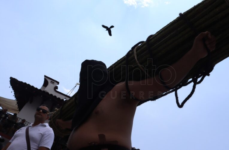 Taxco vive una de sus tradiciones más representativas de Semana Santa: la Procesión de las Tres Caídas