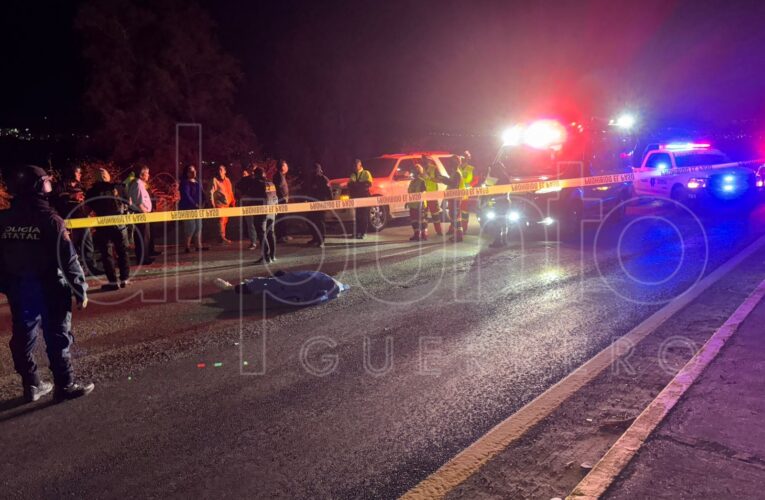 Muere mujer tras ser embestida por vehículo en el boulevard Chilpancingo-Petaquillas