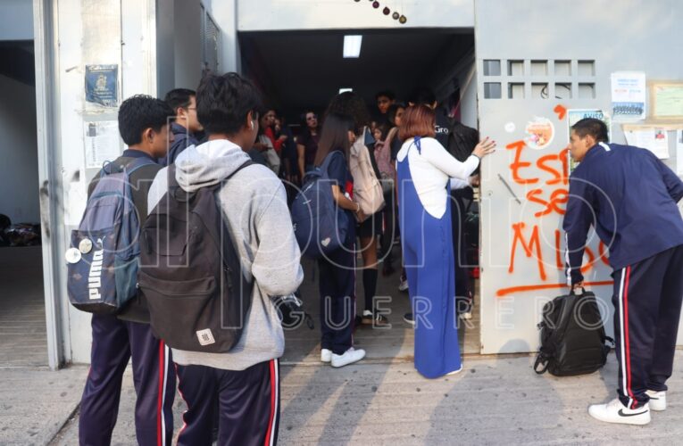 Aplican “operativo mochila” en la Preparatoria 9 de la UAGro tras alerta por reto viral