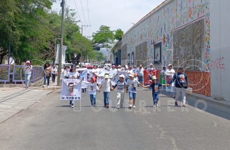 Madres buscadoras marchan en Chilpancingo; acusan trabas y pérdida de pruebas en casos de desaparición