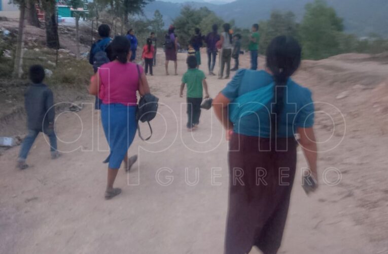 Denuncian desplazamiento de más de 800 familias por violencia armada en comunidades de Guerrero