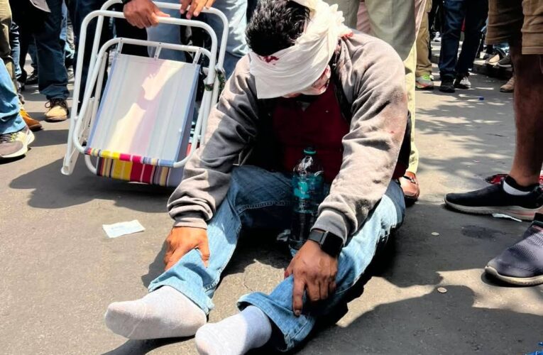 Hieren a dos maestros de Guerrero durante protesta en CDMX