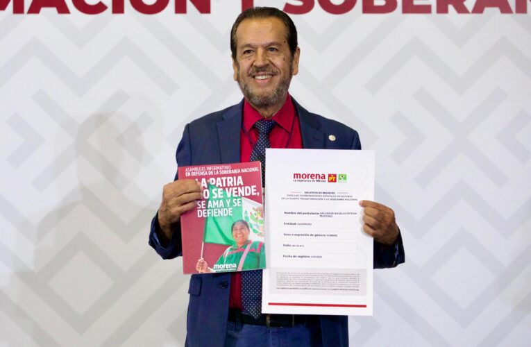 Rogelio Ortega destaca experiencia de gobierno al formalizar aspiración en Morena