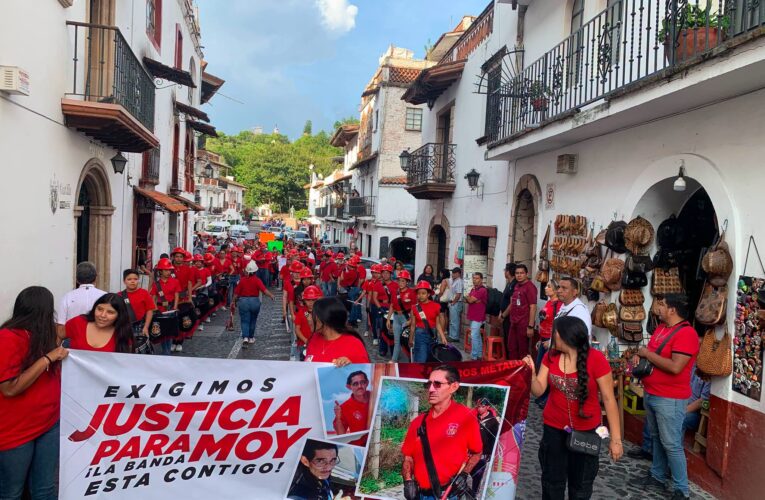 Marchan familiares de Moisés González en Taxco para exigir justicia