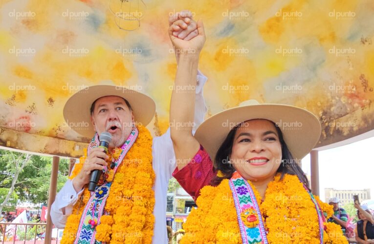 Fernández Noroña pide cerrar filas en Morena durante asamblea informativa con Beatriz Mojica en Chilpancingo