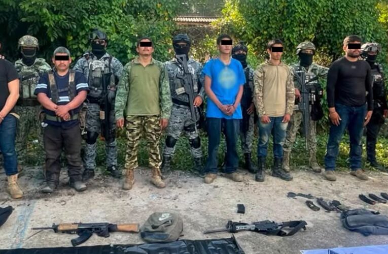 Caen siete presuntos civiles armados en operativo en la sierra de Chilpancingo; aseguran armas, cartuchos y motocicletas