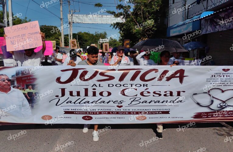 Marchan otra vez en Iguala para exigir la liberación de detenidos relacionados con el caso Ayotzinapa