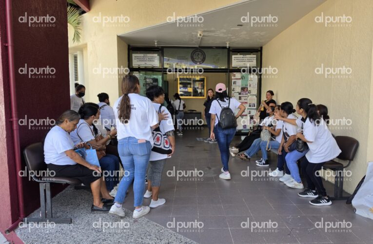 Madres buscadoras acuden al Semefo en busca de indicios sobre personas desaparecidas