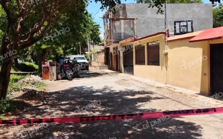 Flamazo en vivienda alerta por posible contaminación de pozo con combustible en Iguala