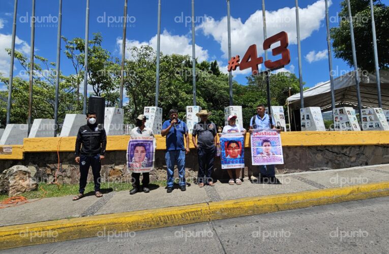 Padres de los 43 exigen que Ángel Aguirre siga en prisión por el resto de su vida
