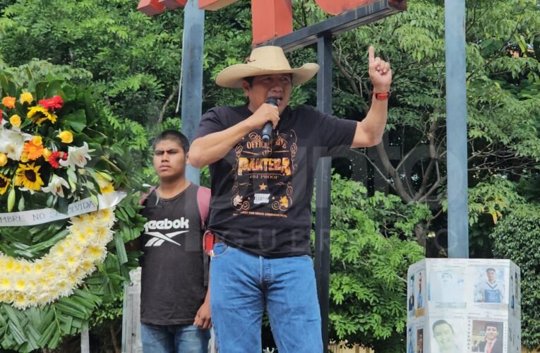 Colectivo amaga con irrumpir en asambleas de Morena por uso de fichas de desaparecidos