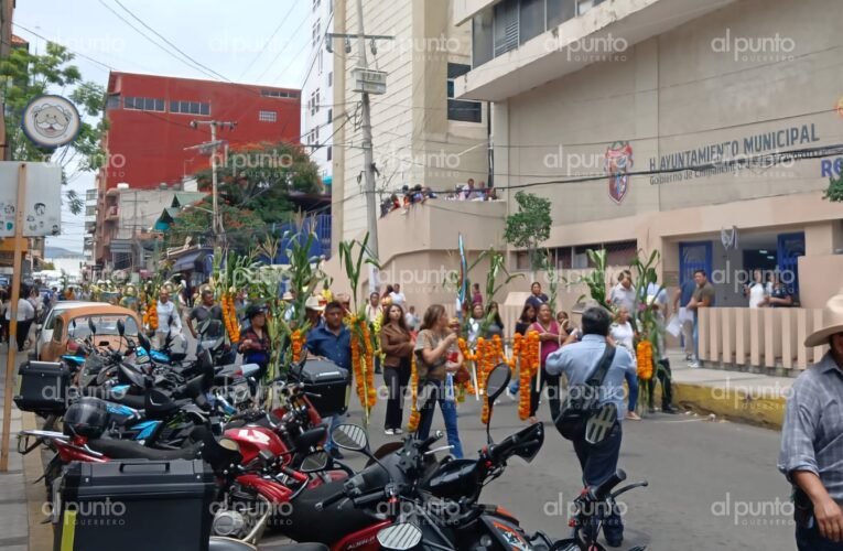 Con recorridos por las calles y una misa, campesinos piden buenas cosechas ante crisis por sequía