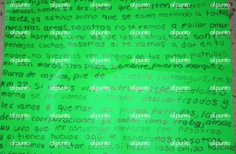 Dejan ponchallantas y cartulinas con amenazas contra Omar García Harfuch y corporaciones policiacas, en Acapulco