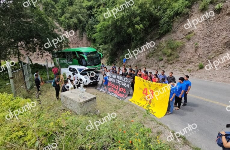 A diez años del crimen, Ayotzinapa recuerda a Jonathan Morales y Filemón Tacuba