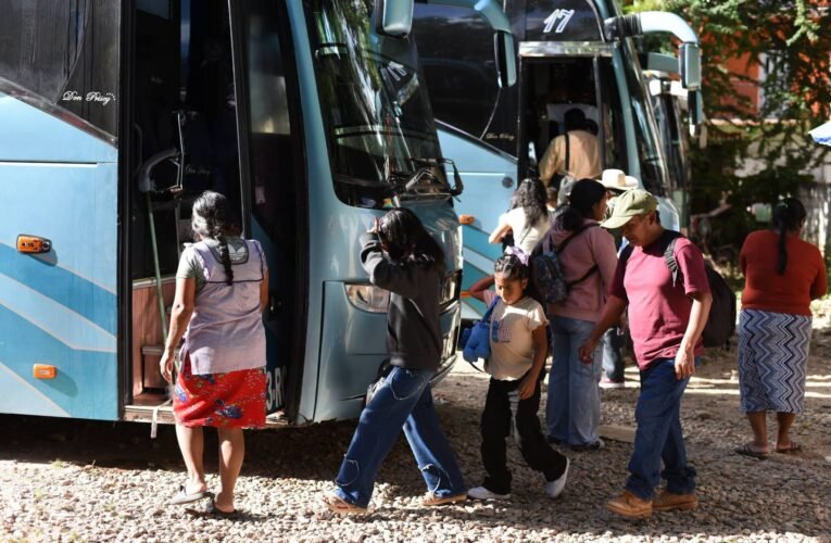 Entre la pobreza y la cosecha: familias nahuas de la Montaña parten a Sinaloa como jornaleros