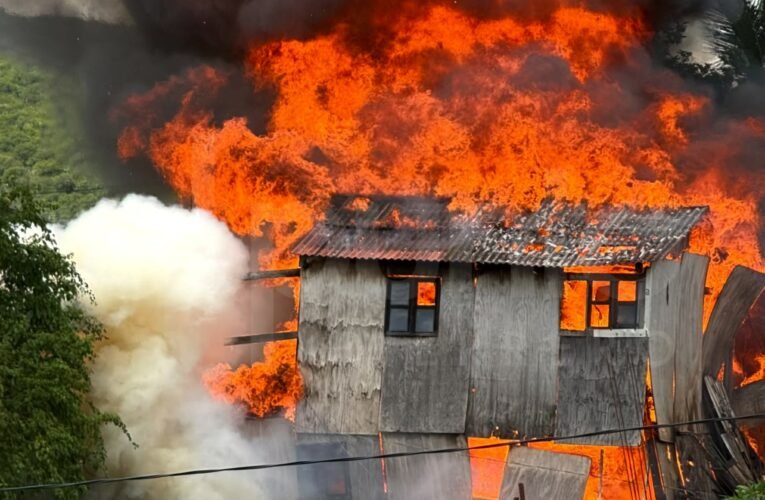 Se incendian cuatro viviendas en la colonia 21 de septiembre de Chilpancingo