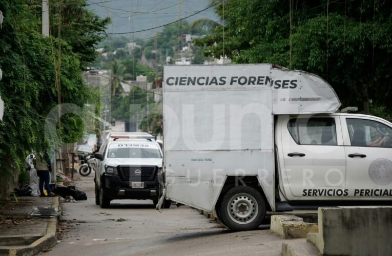 Hallan a dos hombres asesinados en canal de aguas negras en Acapulco